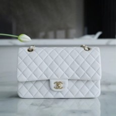 샤넬 클래식 미디엄 화이트 금장 램스킨