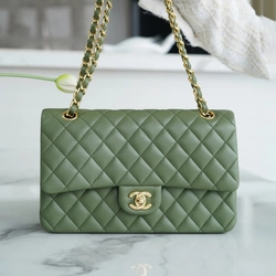 샤넬 클래식 미디엄 그린 금장 램스킨