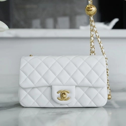 샤넬 클래식 골드볼 플랩백 미니 화이트