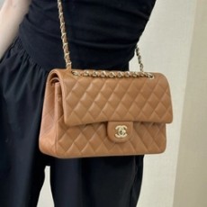 샤넬 클래식 미디움 램스킨 골드