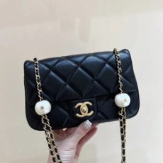 샤넬 스몰 플랩백 블랙 & 골드메탈