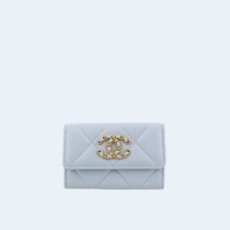 샤넬 19 플랩 카드 홀더 스카이 블루