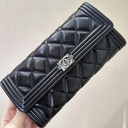 샤넬 보이 랩스킨 장지갑
