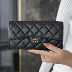 샤넬 클래식 랩 스킨 플랩 장지갑 금장