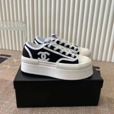 샤넬 블랙 화이트 스니커즈
