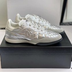 샤넬 스니커즈 카프스킨 실버