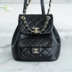 샤넬 22A 듀마 포켓 백 스몰 블랙 램스킨