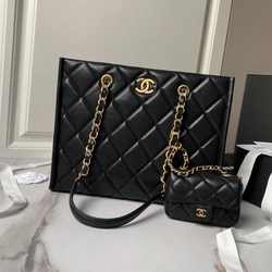 샤넬 그레인드 카프스킨 골드 메탈