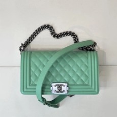 샤넬 보이백 미디움 캐비어 보이백 은장