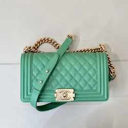 샤넬 보이백 미디움 캐비어 보이백 금장