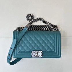 샤넬 보이백 미디움 캐비어 보이백 은장