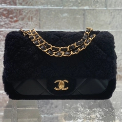 샤넬 최신상 시어링 랩스킨 플립백 23cm