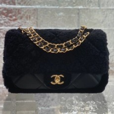 샤넬 최신상 시어링 랩스킨 플립백 23cm