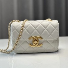샤넬 24B 미니 램스킨 플랩 백