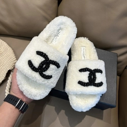 샤넬 CC 시어링 뮬 슬리퍼 화이트