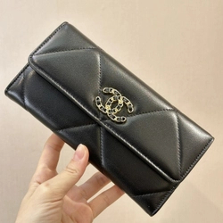 샤넬 19 롱 플랩 램스킨 장지갑