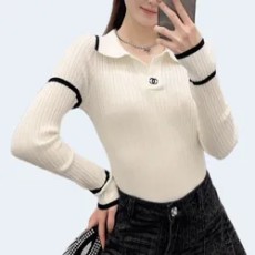 샤넬 브이넥 로고 골지 니트 화이트