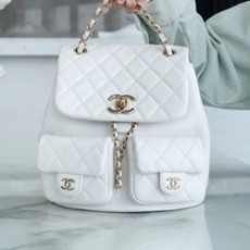 샤넬 23A 듀마 더블 포켓 백 미디엄 화이트