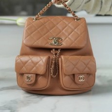 샤넬 23A 듀마 더블 포켓 백 미디엄 카라멜