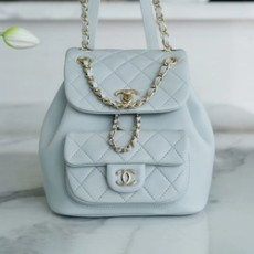 샤넬 22A 듀마 포켓 백 스몰 라이트 블루