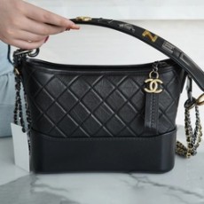 샤넬 클래식 가브리엘 스트랩 로고 호보백 미디엄