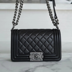 샤넬 보이백 스몰 블랙 은장 램스킨