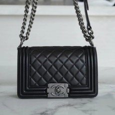 샤넬 보이백 스몰 블랙 은장 램스킨