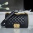 샤넬 보이백 스몰 블랙 금장 램스킨