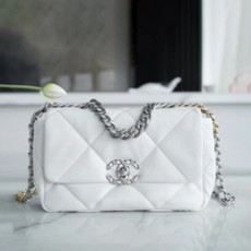 샤넬 19백 미디엄(스몰) 실버 체인 램스킨 화이트