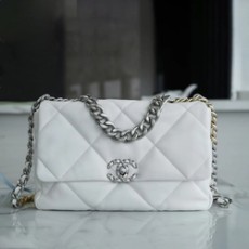 샤넬 19백 라지 실버 체인 램스킨 화이트