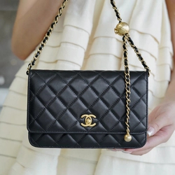 샤넬 WOC 골드볼 블랙 금장 램스킨