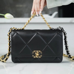 샤넬 19 WOC 턴락 램스킨 블랙 금장