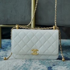 샤넬 WOC 체인 월렛 화이트 램스킨