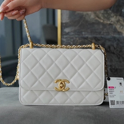 샤넬 클래식 스몰 WOC 22 화이트