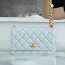 샤넬 WOC 까멜리아 라이트블루