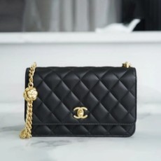 샤넬 WOC 까멜리아 블랙
