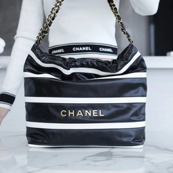 샤넬 24SS 스트라이프 22백 블랙 화이트