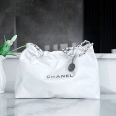 샤넬 22백 가로 버전 화이트 은장