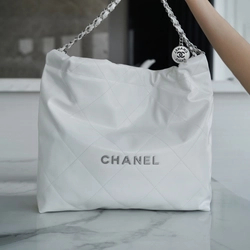 샤넬 22백 미디엄 화이트 은장