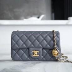 샤넬 클래식 메탈볼 플랩백 그레이 금장 램스킨
