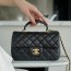 샤넬 클래식 뉴미니 탑핸들 플랩백 블랙 금장