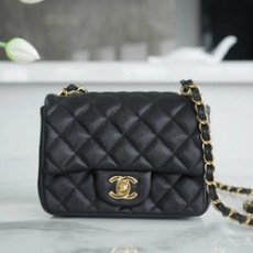 샤넬 클래식 뉴미니 블랙 금장 캐비어