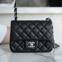 샤넬 클래식 뉴미니 블랙 은장 램스킨