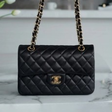 샤넬 클래식 스몰 블랙 금장 램스킨