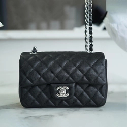 샤넬 클래식 미니 블랙 은장 캐비어