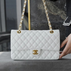 샤넬 클래식 미디엄 화이트 금장 캐비어