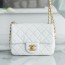 샤넬 쁘띠삭 골드볼 플랩백 뉴미니 화이트