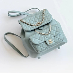 샤넬 원 포켓 듀마 백팩 미디움 램스킨 스카이블루