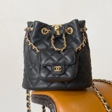 샤넬 23A 턴락 백참 cc 버킷 백팩 스몰