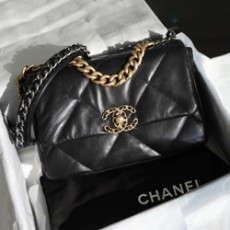 샤넬 19백 미디움 램스킨 블랙 골드